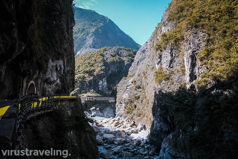 Jalan-jalan ke Taiwan sudah menjadi bucket list saya sejak lama. Saya ingat betul saat pertama kali melihat iklan banner se-gede-gaban dengan tagline “Taiwan, The Heart of Asia” disalah satu stasiun MRT Singapura medio 2012 atau 2013.