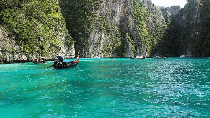 london-traveltips.com Jakarta - Thailand menjadi salah satu tujuan wisata populer di Asia Tenggara. Negara yang memiliki julukan Negeri Gajah Putih ini menawarkan berbagai tempat wisata menarik, salah satunya adalah Phuket