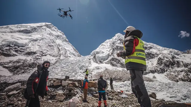 london-traveltips.com, Jakarta - Sampah ada di mana-mana, termasuk di puncak gunung tertinggi di dunia, Gunung Everest. Upaya pembersihannnya jelas bukan hal mudah, karena ketinggian gunung ini mencapai 8.849 mdpl.