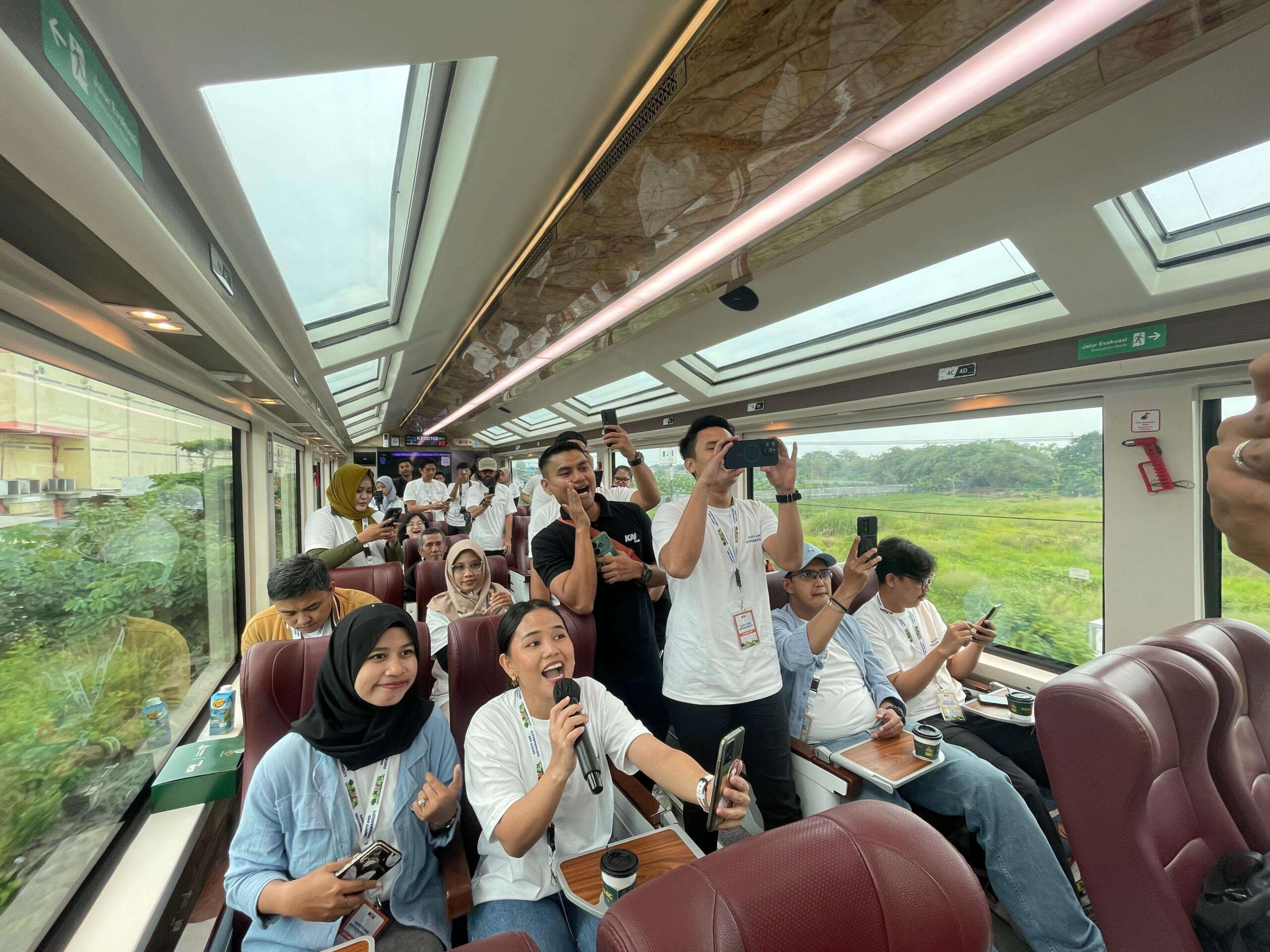 Tour & Mice KAI Wisata Dukung Rombongan Traveling by KAI Naik Kereta Panoramic
